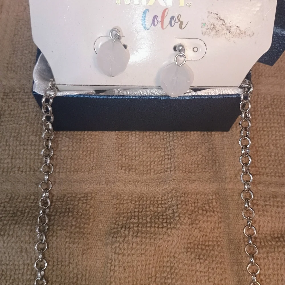Women's Beautiful Beaded Necklace And Earring Set Brand New With Tags - Picture 4 of 13